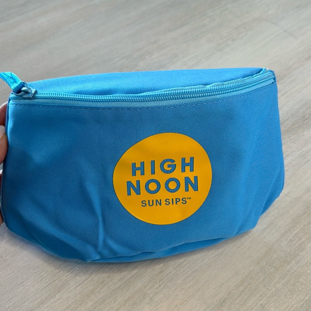 High noon insulated fanny pack NWOT